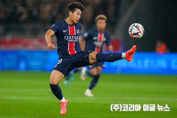 프랑스 파리 생제르맹(PSG)의 이강인이 17년 만에 한국 축구 역사에 큰 발자취를 남길 기회를 맞았다. 2024-2025 시즌 유럽축구연맹(UEFA) 챔피언스리그(UCL) 결승에서 PSG는 이탈리아의 인터밀란과 맞붙게 되며, 이강인은 한국 선수로는 박지성(당시 맨체스터 유나이티드) 이후 두 번째로 UCL 우승에 도전한다.