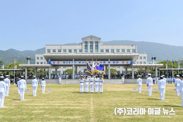 해군교육사령부에서 제 287기 해군부사관후보생 임관식을 하고 있다. (사진/제공=해군)