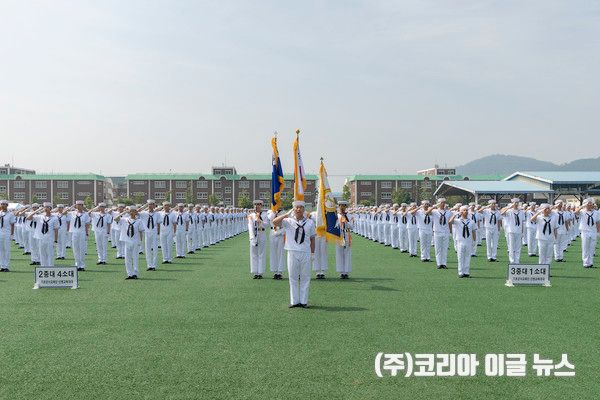 해군병 714기가 수료식을 진행하고 있다. (사진/제공=정훈실 하사 윤승호)
