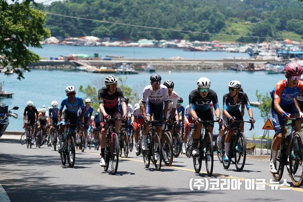‘투르 드 경남 2025’ 16개국 22개 팀 220여 명 참가&nbsp; (사진/제공=경상남도)