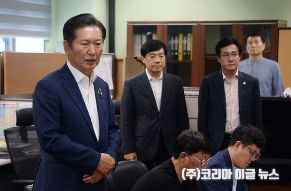 정청래 의원이 11일 전북을 찾아 이재명 대통령의 대선 공약 이행에 앞장서겠다”고 밝혔다.