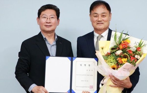 용인FC 초대 사령탑에 최윤겸 감독 선임.