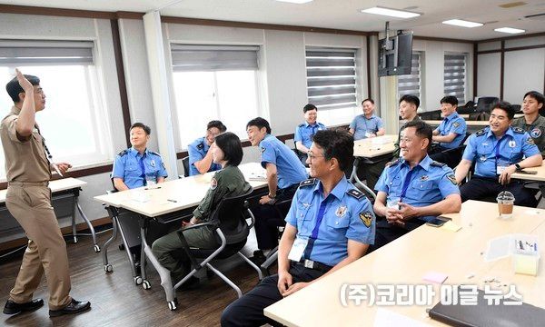 해군교육사 리더십센터, 해군ㆍ해경 항공지휘관 합동 리더십 교육 진행&nbsp; (사진/제공=해군)