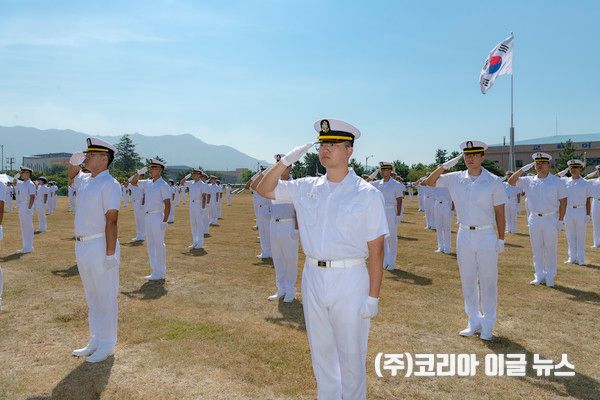 교육사령부 연병장에서 부사관 288기의 임관식이 진행되고 있다.&nbsp;&nbsp;&nbsp;(사진/제공=교육사 정훈실 하사 홍성민, 교육사 기군단 정훈과 하사 고명규)