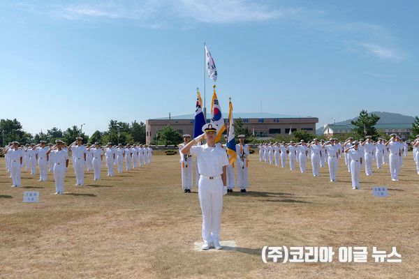 교육사령부 연병장에서 부사관 288기의 임관식이 진행되고 있다.&nbsp;&nbsp;(사진/제공=교육사 정훈실 하사 홍성민, 교육사 기군단 정훈과 하사 고명규)