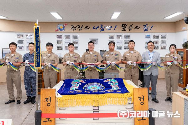 교관 및 실무자들이 테이프 커팅식을 하고 있는 모습&nbsp;&nbsp;(사진/제공=정훈실 하사 홍성민)