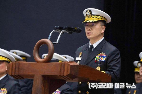 14일(수) 제24대 해군 진해기지사령관 취임식에서 황호 신임 진해기지사령관이 취임사를 하고 있다. (사진/제공=해군)