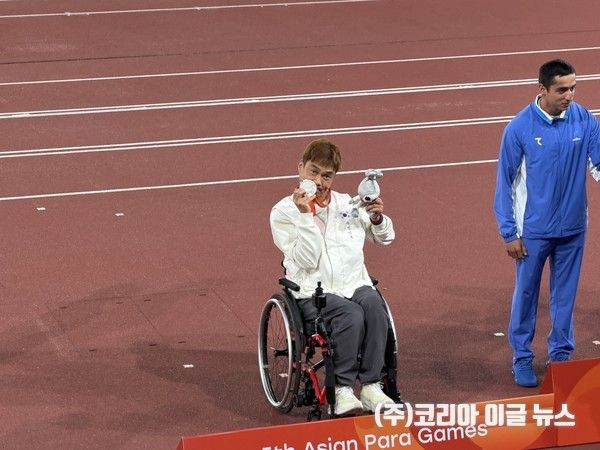 육상 강외택 선수(가운데)&nbsp; &nbsp;&nbsp;&nbsp;(사진=경상남도장애인체육회)