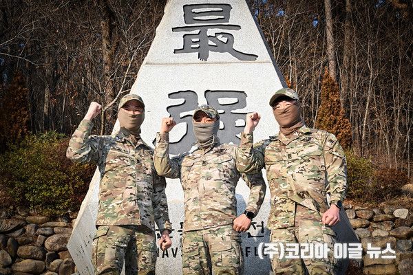 (오른쪽부터) 공영훈·이동신·김정민 상사가 굳은 각오로 임무 완수를 다짐하고 있다.&nbsp; (사진/제공=해군)