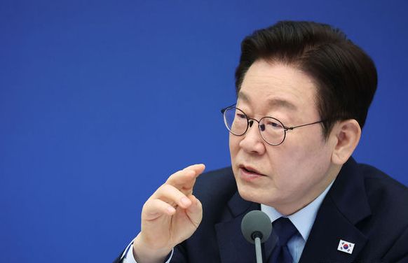 이재명 대통령이 10일 청와대에서 열린 국무회의에서 발언하고 있다. 뉴시스