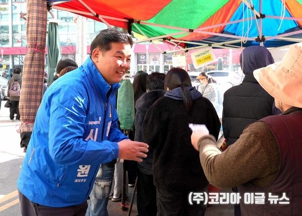 창원시의원 이동.덕산.자은.풍호 선거구 배정한 예비후보, 시민과 함께 소통(사진=김지율 보도국장기자)