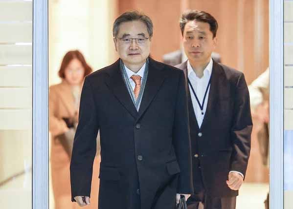 조현 외교부 장관이 지난 3일 인천국제공항을 통해 미국으로 출국하고 있다.뉴시스