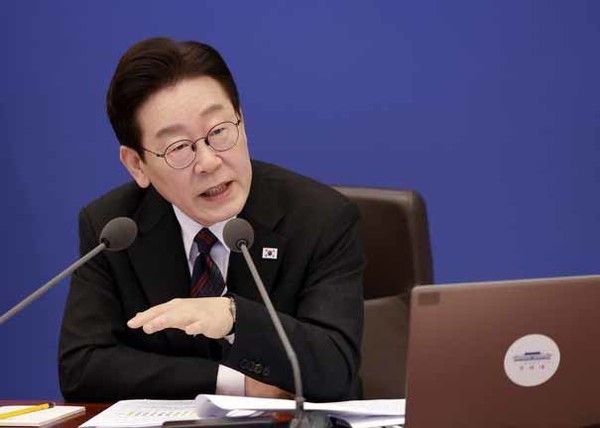 이재명 대통령이 24일 청와대에서 열린 국무회의에서 발언하고 있다.뉴시스