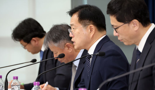 강정원 문화체육관광부 관광정책실장이 지난 24일 세종시 정부세종청사에서 바가지요금 근절 대책을 발표하고 있다. 뉴시스