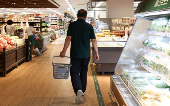 서울 소재 유통매장에서 고객들이 쇼핑을 하고 있다. 뉴시스