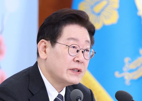 이재명 대통령이 10일 청와대에서 열린 상생을 실천하는 기업인과의 대화에서 발언을 하고 있다.뉴시스