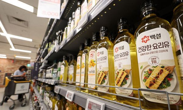 3일 오전 서울시내 한 대형마트에 식용유가 진열돼 있다. 뉴시스