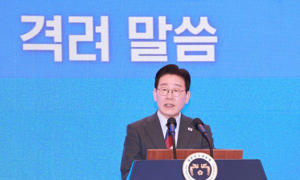 이재명 대통령이 5일 청와대 영빈관에서 열린 2026 밀라노·코르티나담페초 동계올림픽 선수단 격려 오찬에서 격려사를 하고 있다.뉴시스