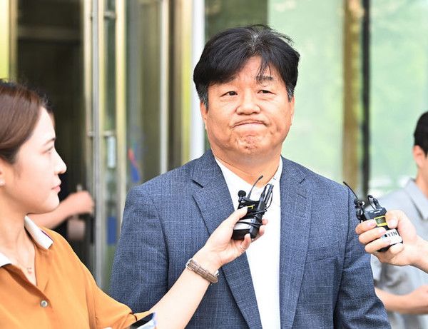 양문석 더불어민주당 의원이 지난해 7월 24일 경기 수원시 영통구 수원지방법원에서 열린 항소심 선고공판에서 당선무효형을 선고받은 뒤 법원을 나서고 있다. 양 의원은 12일 대법원에서 형이 확정됐다. 뉴시스