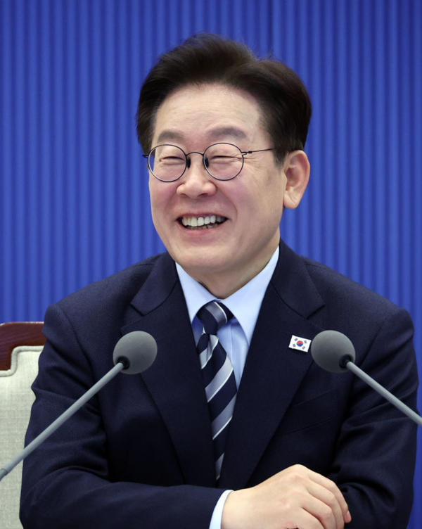 &nbsp;이재명 대통령이 지난 12일 청와대에서 열린 수석보좌관회의에서 발언하고 있다. 뉴시스