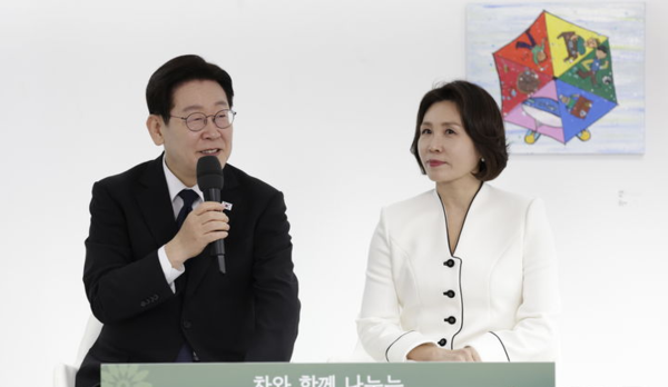 &nbsp;이재명 대통령이 지난 15일 경남 창원시 창동예술촌 아트센터에서에서 열린 차와 함께 나누는 지역예술인과의 대화에서 발언하고 있다. 뉴시스