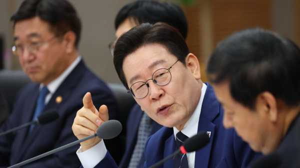 &nbsp;이재명 대통령이 17일 세종시 정부세종청사에서 열린 국무회의에서 발언하고 있다.&nbsp; 뉴시스