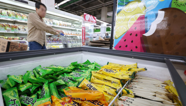 &nbsp;서울 시내의 한 대형마트에 아이스크림이 진열돼 있다. 뉴시스