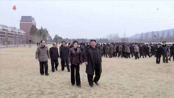 김정은 북한 국무위원장이 식수절(3월14일)을 맞아 14일 딸 김주애 양과 당정 간부들과 함께 나무를 심었다고 조선중앙통신이 이튿날 보도했다. 뉴시스