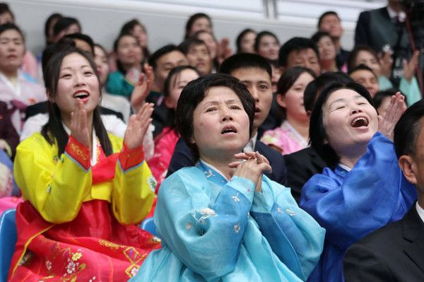 17일 북한 평양에서 2026년 봄 전국체육축전이 개막해 관중들이 4·25 선수단과 압록강체육단의 농구 경기를 지켜보고 있다. 뉴시스
