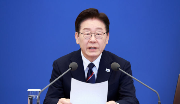 &nbsp;이재명 대통령이 31일 청와대에서 열린 국무회의에서 발언하고 있다. 뉴시스