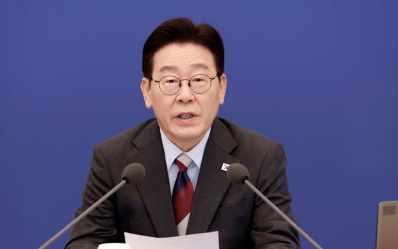 &nbsp;이재명 대통령이 5일 청와대에서 열린 임시 국무회의에서 발언하고 있다. 뉴시스