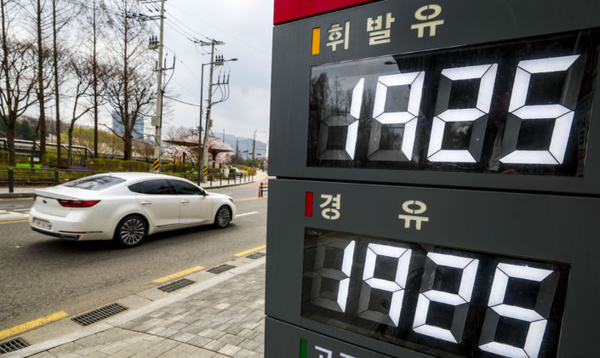 1일 서울시내 주유소에 유가정보가 표시돼있다. 뉴시스