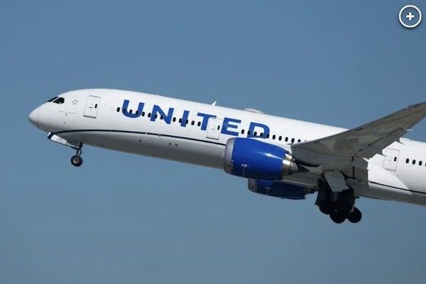 20일(현지 시간) CNN에 따르면 글로벌 공급 차질로 제트연료 가격이 치솟으면서 항공사들의 비용 부담이 커지고 있다. 유나이티드항공 여객기.뉴시스