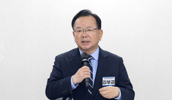 대구시장 출마를 선언한 김부겸 전 국무총리가 3일 오전 서울 여의도 더불어민주당 중앙당사에서 열린 후보자 면접에서 포부를 밝히고 있다. 뉴시스