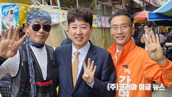 개혁신당 강명상 창원시장 후보가 14일&nbsp;부산·울산·경남 합동 선거대책위원회 일정과 대학가, 전통시장, 방산기업 현장 등을 잇따라 방문하며 현장 중심 행보를 이어갔다.&nbsp; (사진=강명상 선대위)
