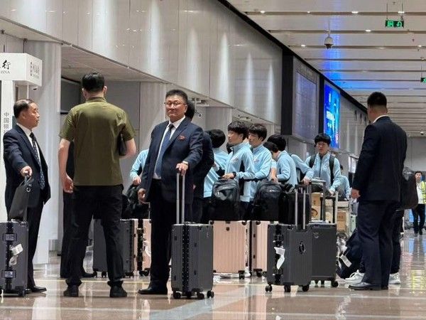 베이징 도착한 북한 여자축구 내고향축구단. 뉴시스