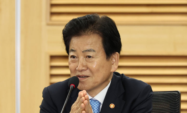 정동영 통일부 장관 겸 더불어민주당 의원이 13일 오전 서울 여의도 국회 의원회관에서 열린 '피지컬AI 프론티어 강국 신기술 전략 포럼'에서 발언을 하고 있다.뉴시스