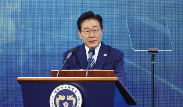 이재명 대통령이 27일 부산 영도구에서 열린 제31회 바다의 날 기념식에서 기념사를 하고 있다. 뉴시스