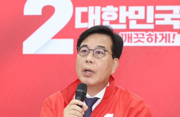 송언석 국민의힘 원내대표가 22일 오전 서울 여의도 중앙당사에서 열린 중앙선거대책위원회의에서 발언하고 있다. 뉴시스