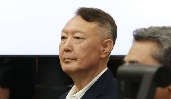 &nbsp;체포 방해 및 국무위원 심의권 침해 혐의로 기소된 윤석열 전 대통령이 항소심에서 징역 7년을 선고받았다.뉴시스