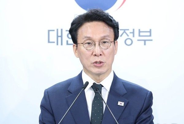 김민석 국무총리가 25일 오후 서울 종로구 정부서울청사에서 검찰 개혁 관련 현안 발표를 하고 있다. 뉴시스