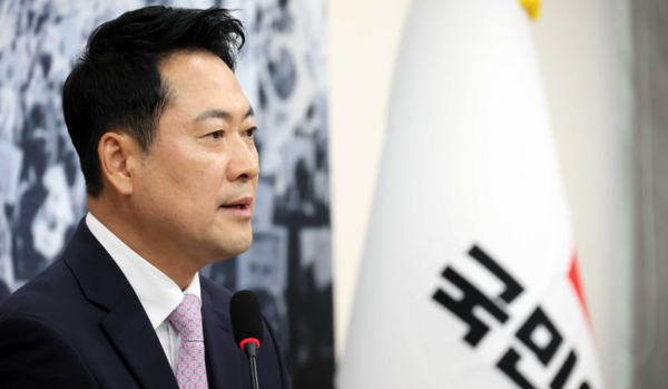 &nbsp;장동혁 국민의힘 대표가 24일 오후 서울 여의도 국회에서 열린 당 현안 관련 기자회견에서 '참정권 수호를 위한 특검'을 촉구하고 있다.&nbsp; 뉴시스