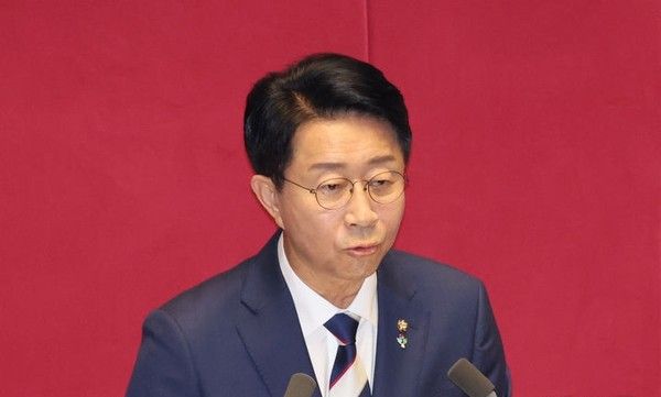 &nbsp;하반기 국회의장으로 선출된 조정식 더불어민주당 의원이 5일 오후 서울 여의도 국회에서 열린 본회의에서 당선 인사말을 하고 있다.뉴시스