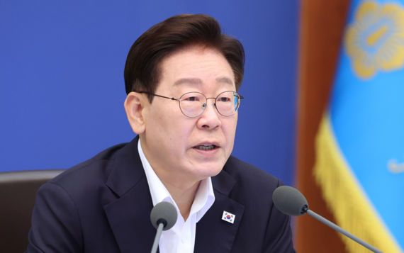&nbsp;이재명 대통령이 14일 청와대에서 열린 국무회의에서 발언하고 있다. 뉴시스