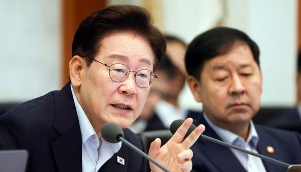&nbsp;이재명 대통령이 21일 청와대에서 열린 국무회의에서 발언하고 있다. 뉴시스