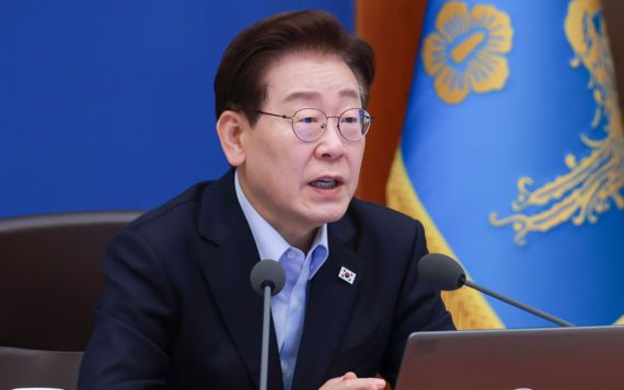 이재명 대통령이 2일 청와대에서 열린 수석보좌관회의에서 발언을 하고 있다.&nbsp; 뉴시스