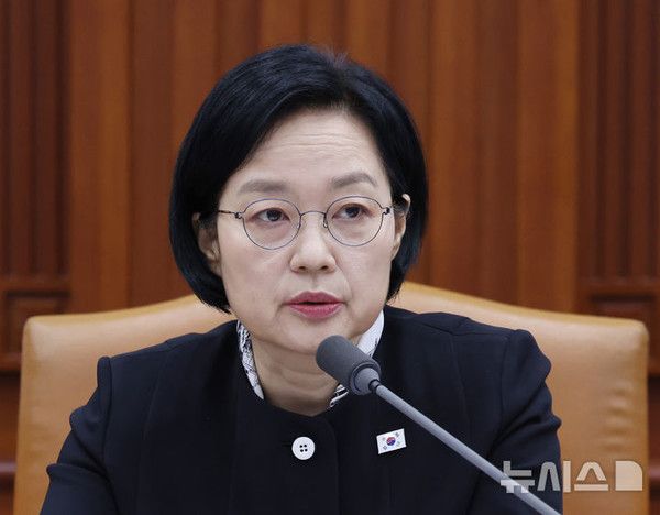 &nbsp;한성숙 국무총리가 16일 오전 서울 종로구 정부서울청사에서 제14회 국가정책조정회의를 주재하고 있다.&nbsp; 뉴시스