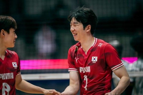 남자배구 대표팀 허수봉이 8일 일본 후쿠오카현 기타큐슈시 기타큐슈시립종합체육관에서 열린 2026 아시아남자배구선수권대회 조별리그 C조 최종전에서 카타르를 상대로 득점을 올린 뒤 기뻐하고 있다.뉴시스