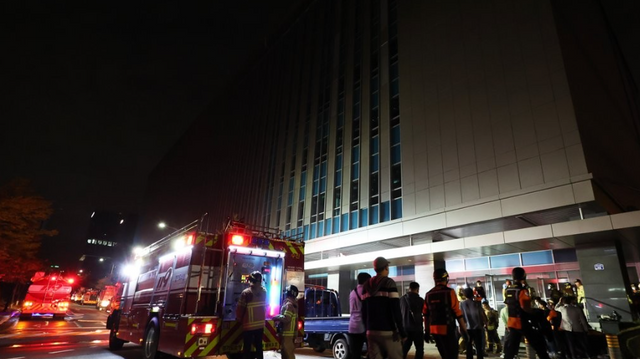 지난해 10월 15일 화재가 발생한 경기도 성남시 분당구 삼평동 SK 판교 캠퍼스 A동. [사진=연합뉴스]