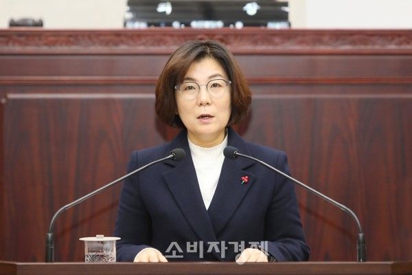 김보라 안성시장이 2025년 예산안 관련 시정연설을 하고 있다. (사진제공=안성시)